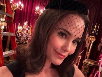 Leslie Bibb / mslesliebibb