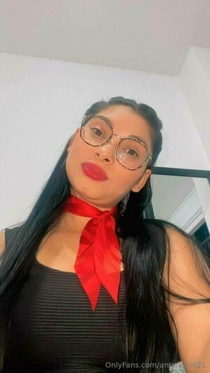 angelahot21 / lilhunee21