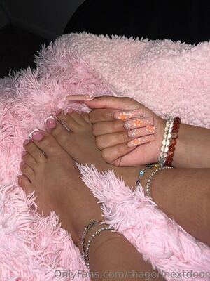 thagorlnextdoor / thagrlnxtdoor