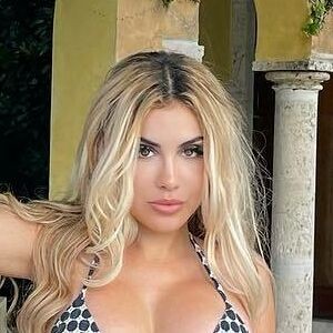 Alexa Dellanos / alexadellanos