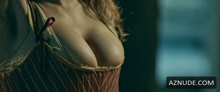 Mia Tomlinson / miavtomlinson