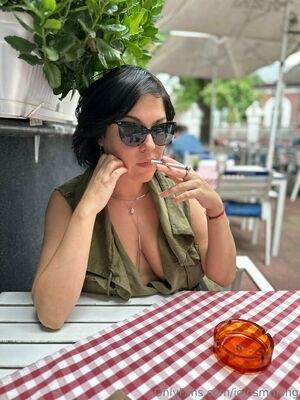 jojo.sm0king / jojosmoking