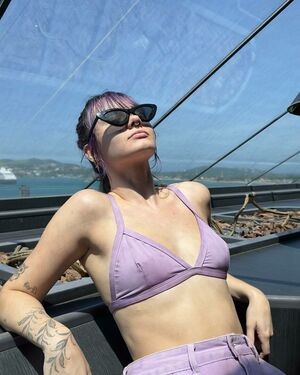 Julia K Barni / juliakbarni