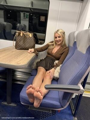 Emily Walters / HotwifeEmilyUK / emilywalters / https: