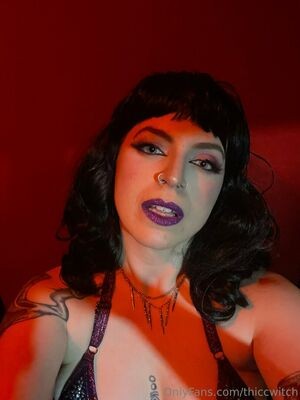 that_thicc_witch / thiccwitch