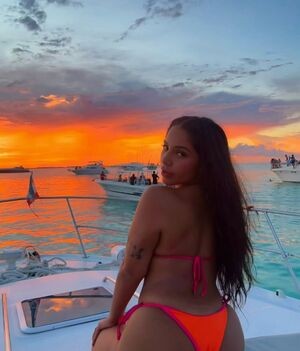 Andrea Caro / andreaa.ccaro / andreacarocrow / dyinghoee666