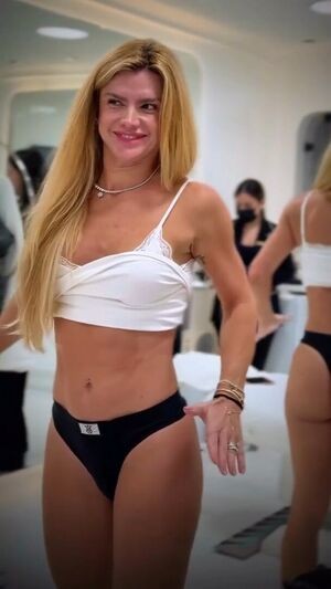 Mirella Santos / eumirellasantos