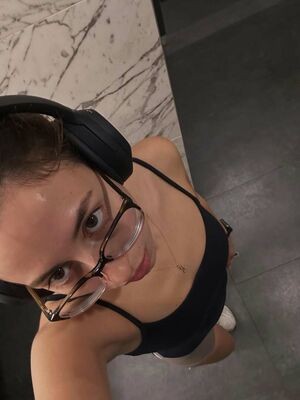 Alilmoody / alilmoodyy / alisongiler_