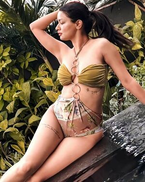 Avneet Kaur / avneetkaur_13