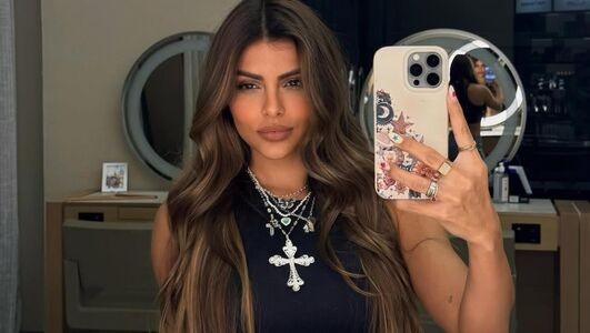 Isabella Arantes / isaabellaarantes