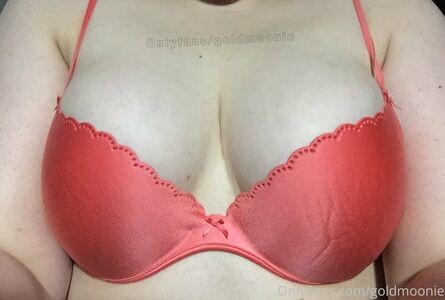 goldmoonie / goldmoony