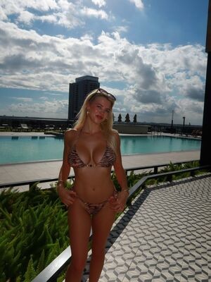 Iza Leslie / izaleslie / izzybaby34