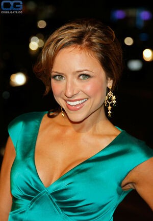 Christine Lakin / yolakin