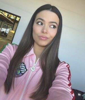 Miranda Cosgrove / MirandaCosgrove /