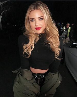 Madeleine Byrne / madeleinebyrnee