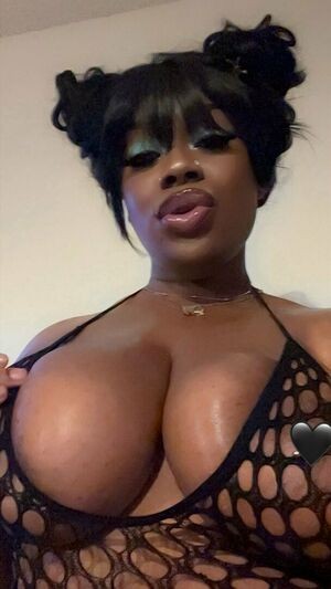 ILookLikeBaae / ilovesexary