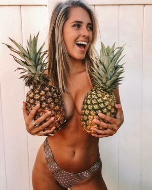 Emily Zeck / awheckitsemilyzeck