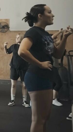 Izzy Moreno  / Izzy Moreno / ItsIzzyMania / itsizzymania