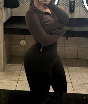 chloe / chloebailey / tetsuwuo / tetsuwuoo