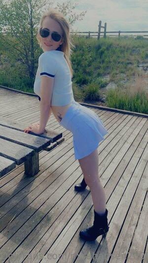 Mira Hansen / mirahansen2000