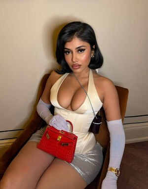 Hana Mahmood / HanaM1997 / HanaMyMood / hana.mahmoodh / imhauser_