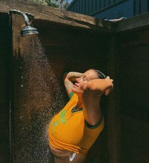 busty.brunettex / mandy_the_chippyx