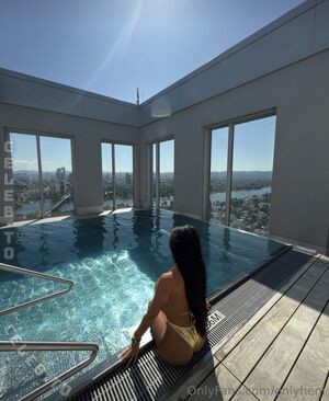 Heni Bauer / heni_bauer1 / henny_bauer_ / henny_only