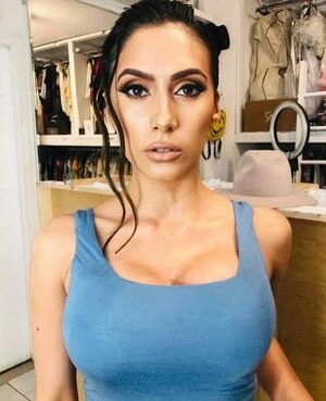 Cristina Vee Valenzuela