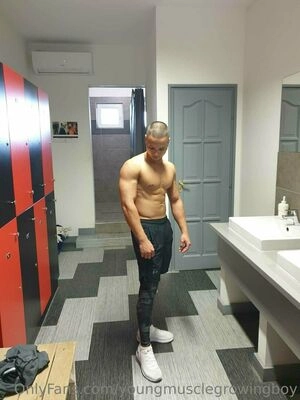 youngmusclegrowingboy