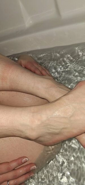 maryjaneandmoon / maryjanemoon