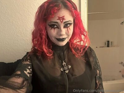 gothgamergirly / thegothmuse