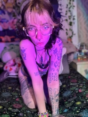 pre.ttylil13 / prettylittlefreak13