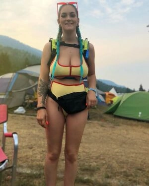 Chloe Moniz / https: / ravemumma