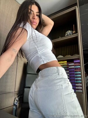 queen.amy / reallest_queen_ami