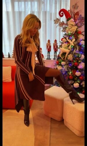 Amanda Holden / noholdenback