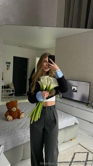 cute_blonde_evy / reel