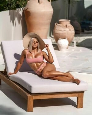 Asha Coulthard / ashacoulthard