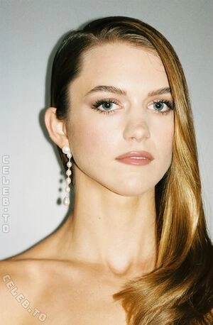 Chloe East / Chloeeast