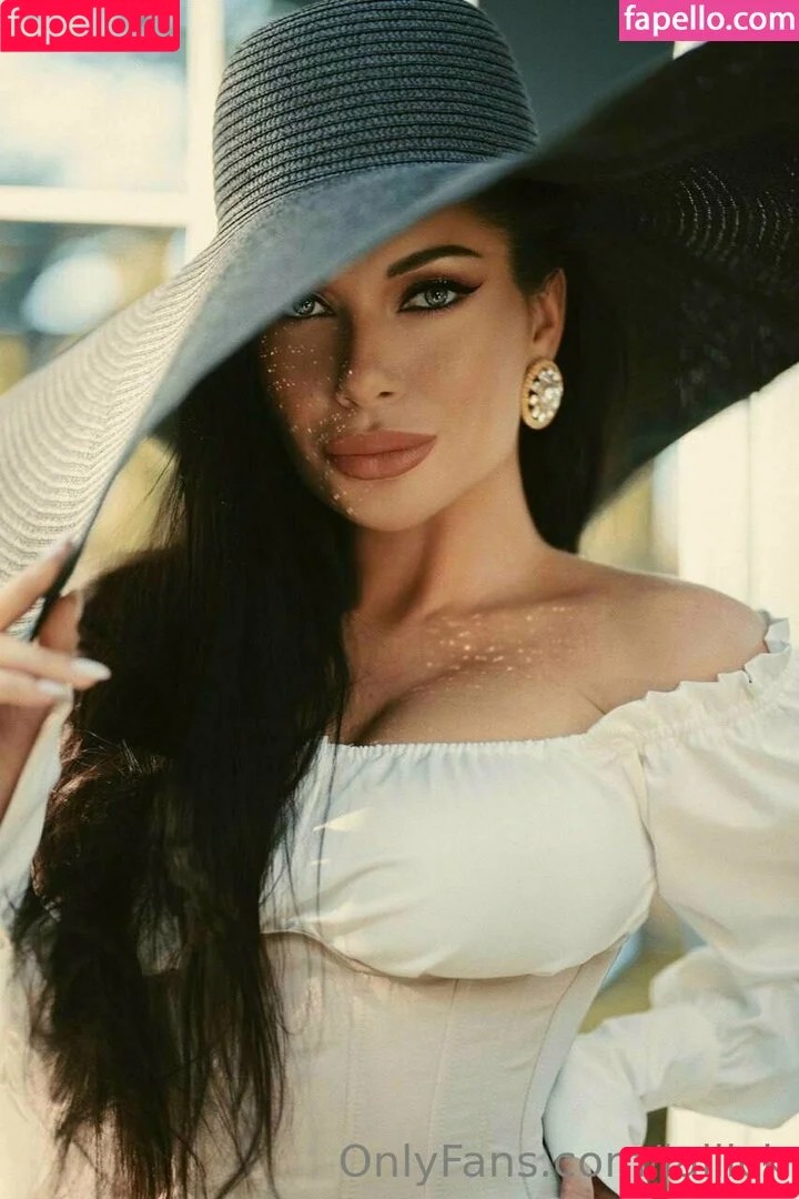 dustinlalikphoto / lallick