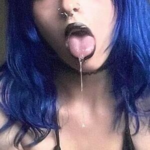 bluehairedgoth / bluehairgothgrl