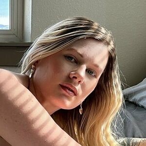 Brooke Ivory / Itsbrookeivory / brookeivory / https: