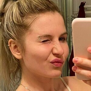 bicepgirl / ruzh_bedzir