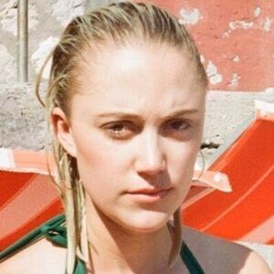 Maika Monroe / maikamonroe