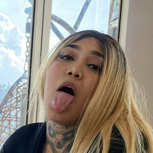 amoraluvs / amorasluv