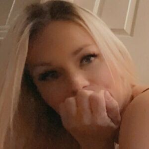 imaginationamanda22 / yourwifeamanda_