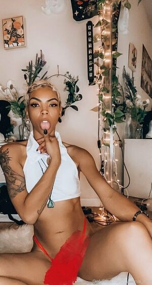 queenie_free / queenie_wyk