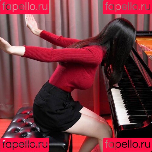 Ru’s Piano Onlyfans Photo Gallery 