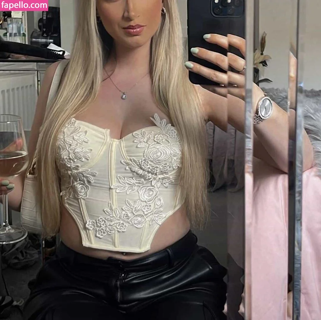 Holly Flintham Onlyfans Photo Gallery 