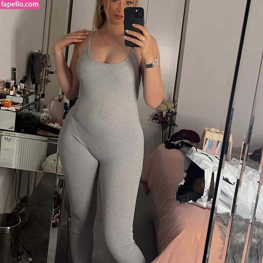 Holly Flintham Onlyfans Photo Gallery 