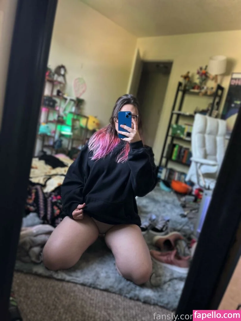 Strawbre Onlyfans Photo Gallery 